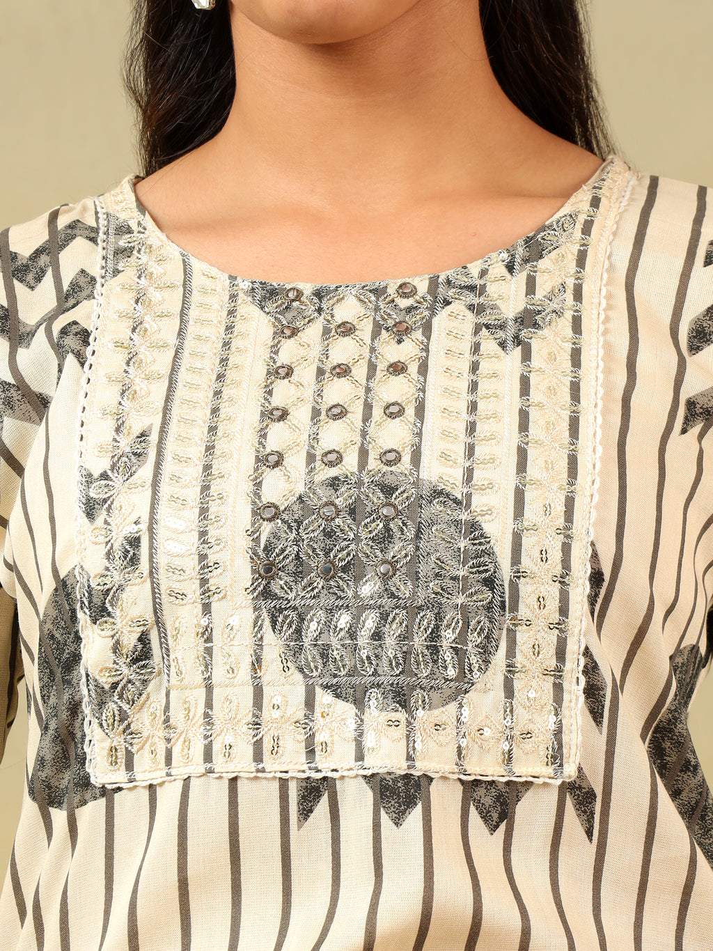 Saanvi Monochrome Geometric Block Print Suit Set